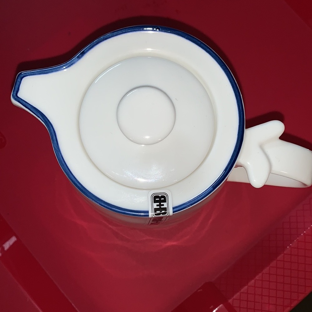 Bread + butter fish shaped teapot NWT